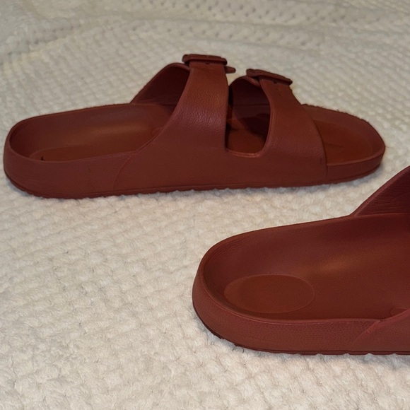 🩴 Express Rubber Slide Sandals – shade of Red, Size 12 - Picture 8 of 13